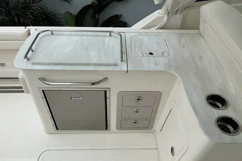 Slide: The Image of Grady-White Freedom 325 2025 - 14