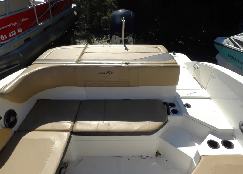 Slide: The Image of Sea Ray SPO 210 2023 - 13