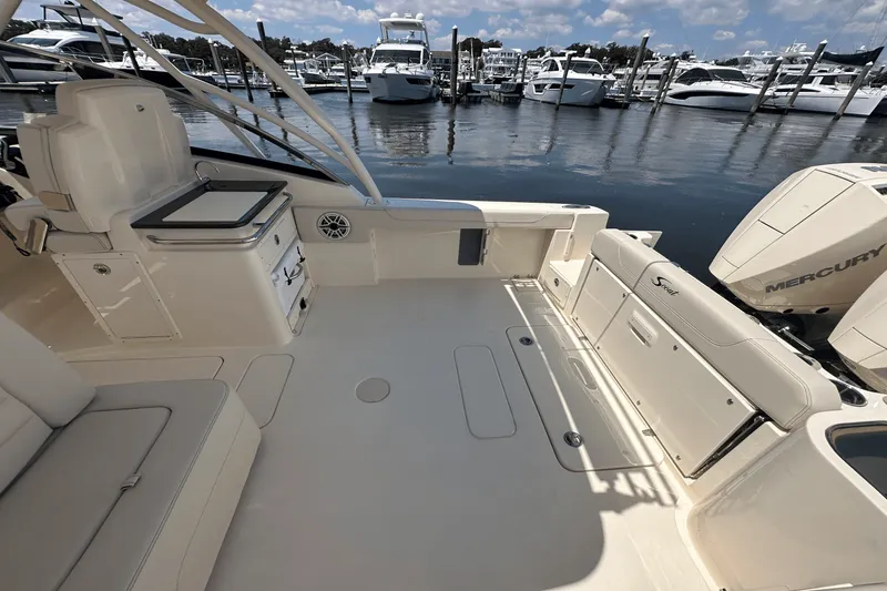 Slide: The Image of Scout 255 Dorado 2025 - 13