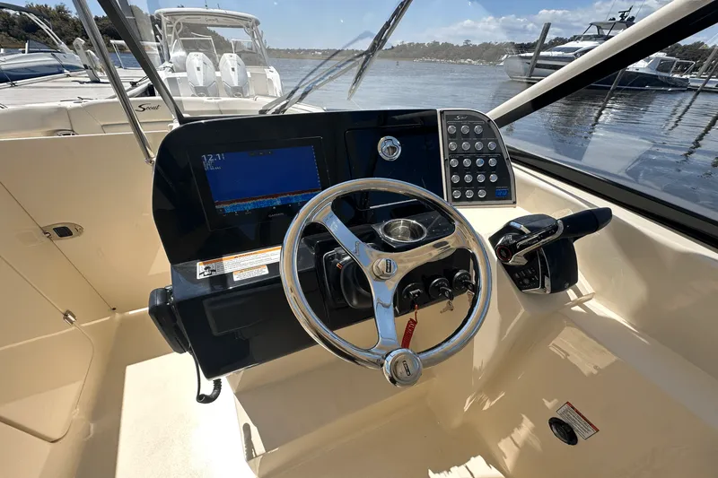 Slide: The Image of Scout 255 Dorado 2025 - 18