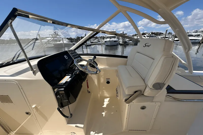 Slide: The Image of Scout 255 Dorado 2025 - 19