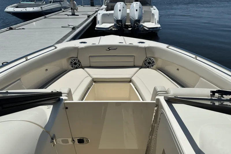 Slide: The Image of Scout 255 Dorado 2025 - 27