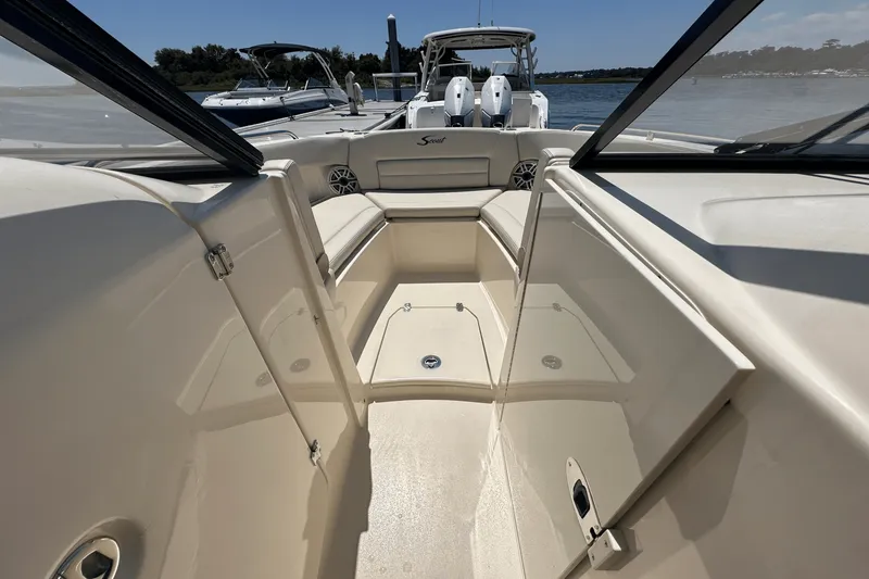 Slide: The Image of Scout 255 Dorado 2025 - 28