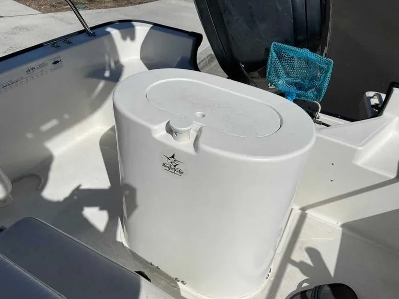 Slide: The Image of Boston Whaler 170 Montauk 2015 - 3