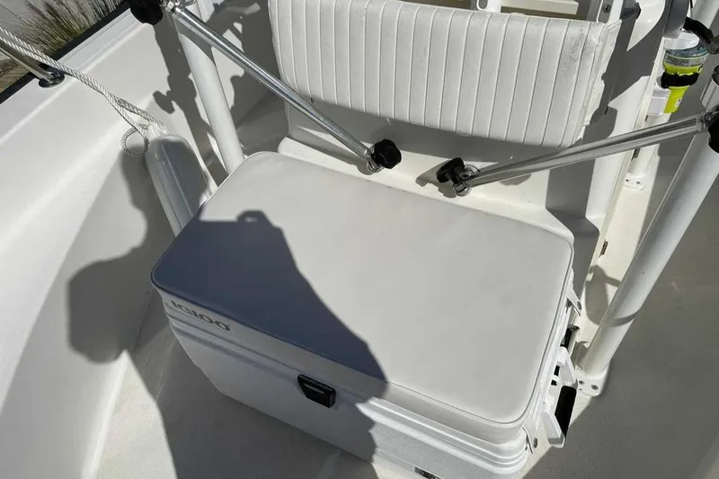 Slide: The Image of Boston Whaler 170 Montauk 2015 - 4