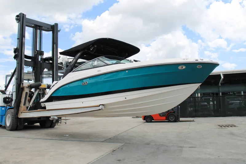 Slide: The Image of Sea Ray SLX 260 Outboard 2025 - 1