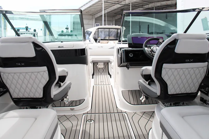 Slide: The Image of Sea Ray SLX 260 Outboard 2025 - 20