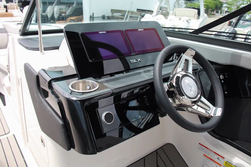 Slide: The Image of Sea Ray SLX 260 Outboard 2025 - 28