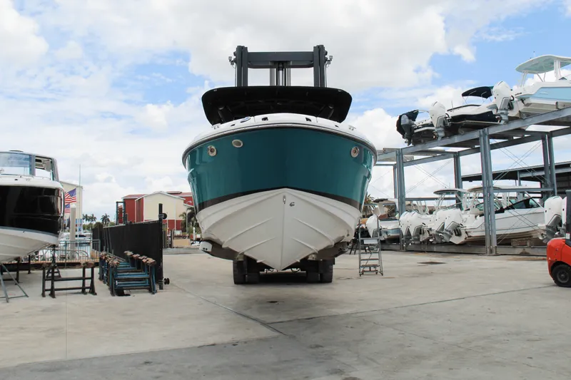 Slide: The Image of Sea Ray SLX 260 Outboard 2025 - 3