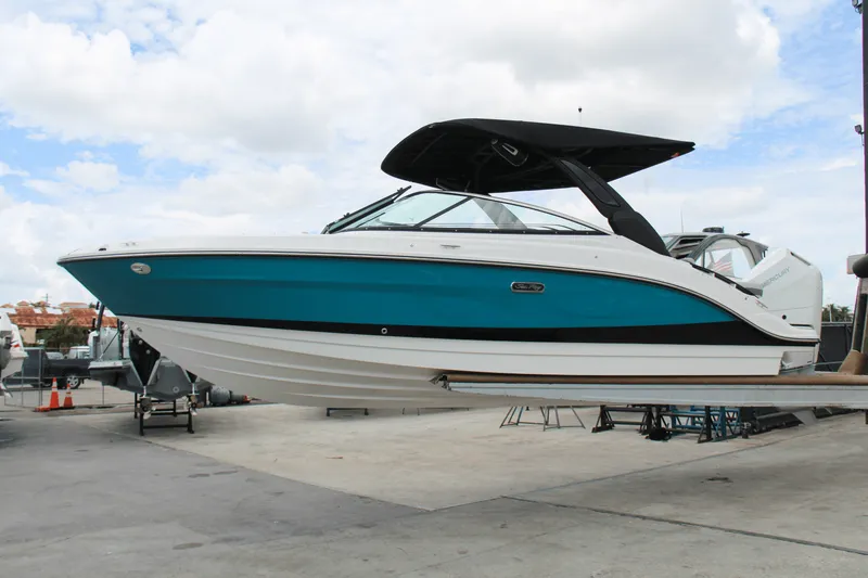 Slide: The Image of Sea Ray SLX 260 Outboard 2025 - 5