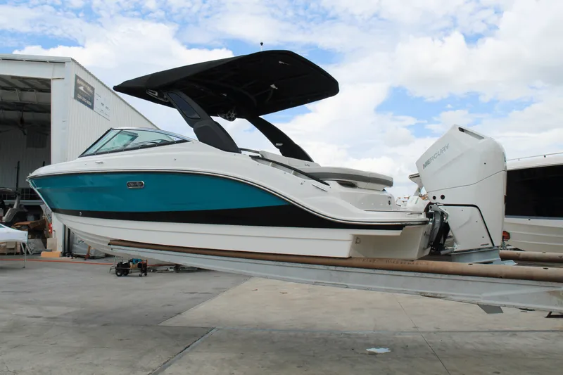 Slide: The Image of Sea Ray SLX 260 Outboard 2025 - 6