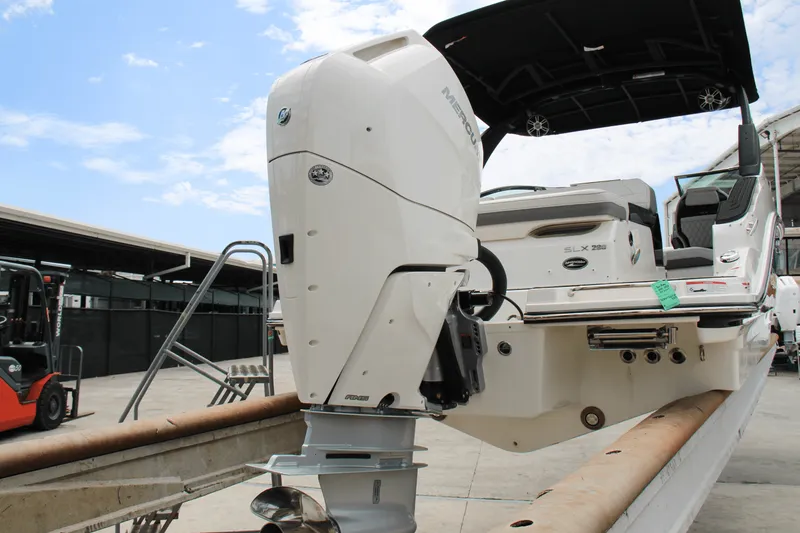 Slide: The Image of Sea Ray SLX 260 Outboard 2025 - 7