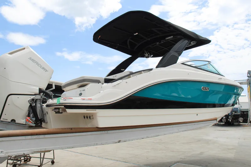 Slide: The Image of Sea Ray SLX 260 Outboard 2025 - 8