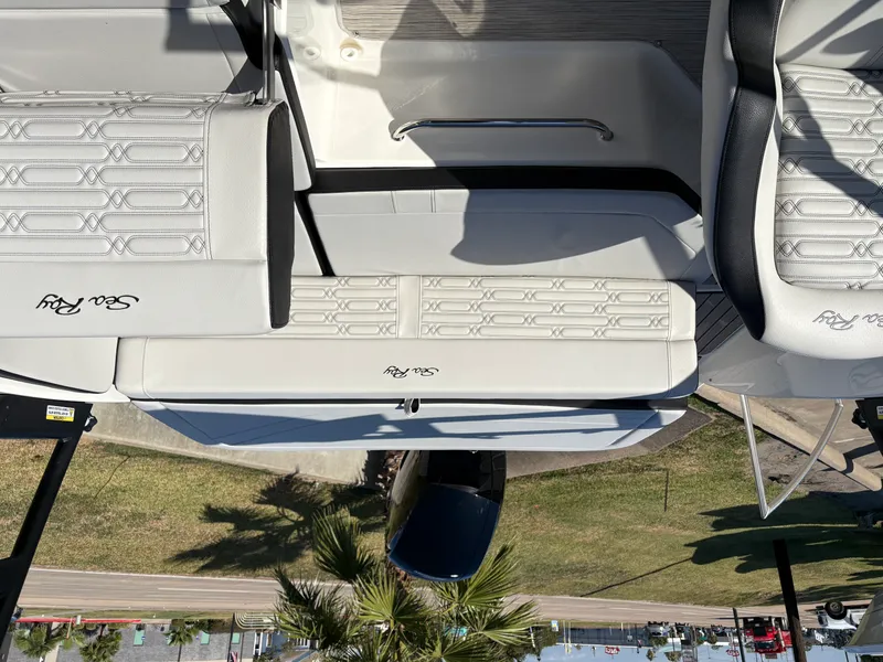 Slide: The Image of Sea Ray SPX 190 Outboard 2025 - 12