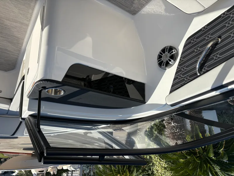 Slide: The Image of Sea Ray SPX 190 Outboard 2025 - 14