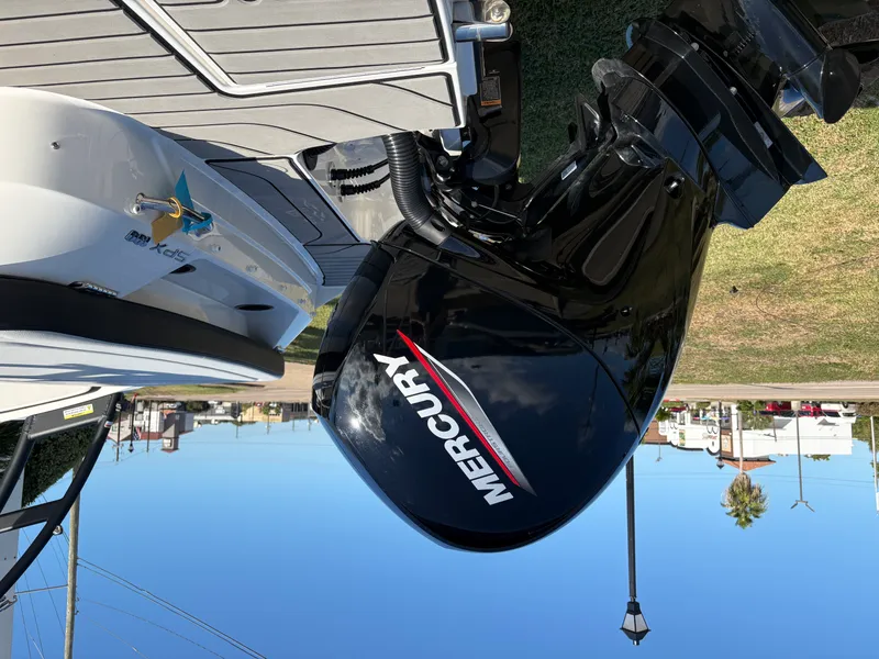 Slide: The Image of Sea Ray SPX 190 Outboard 2025 - 17