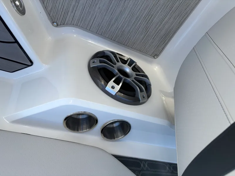 Slide: The Image of Sea Ray SPX 190 Outboard 2025 - 3