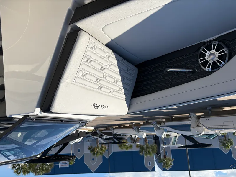 Slide: The Image of Sea Ray SPX 190 Outboard 2025 - 9