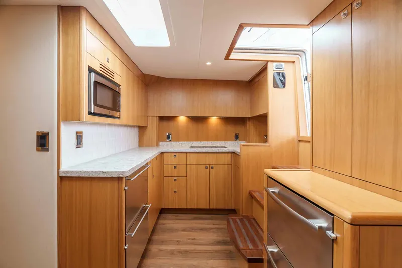 Slide: The Image of Hatteras 45 Express Sportfish 2015 - 24