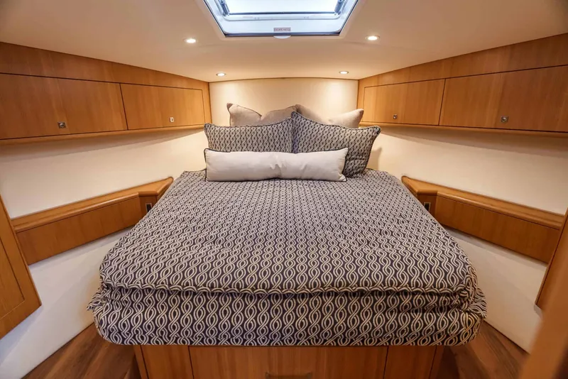 Slide: The Image of Hatteras 45 Express Sportfish 2015 - 28