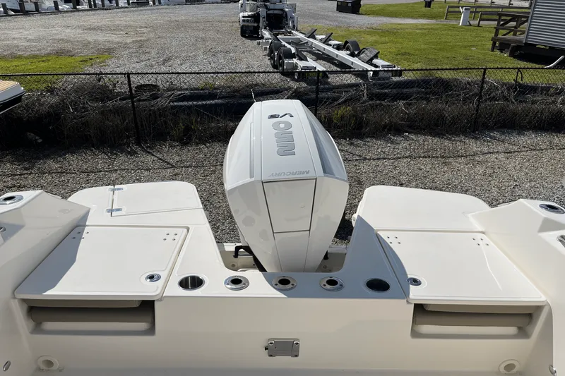 Slide: The Image of Boston Whaler 210 Vantage 2025 - 4