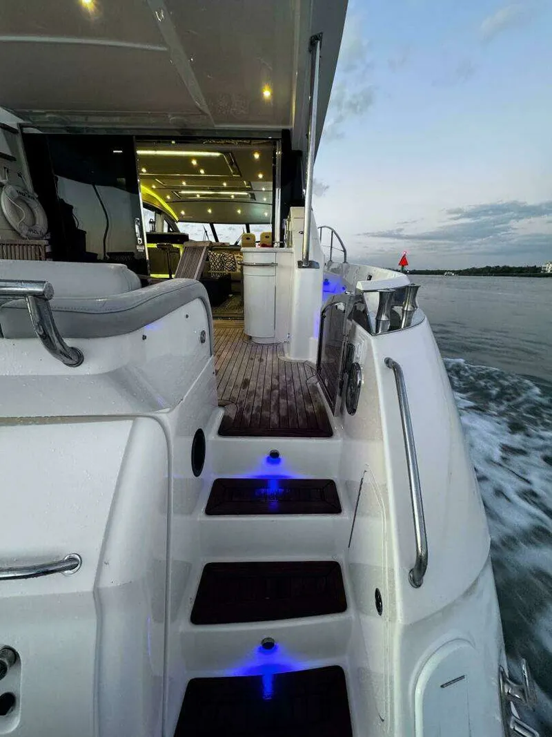 Slide: The Image of Sea Ray L650 Fly "Jeanne Rose" 2018 - 10