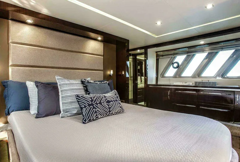 Slide: The Image of Sea Ray L650 Fly "Jeanne Rose" 2018 - 25