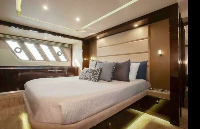 Slide: The Image of Sea Ray L650 Fly "Jeanne Rose" 2018 - 27