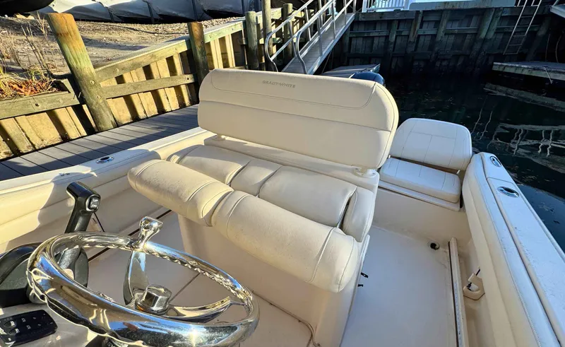 Slide: The Image of Grady White FISHERMAN 216 - 12