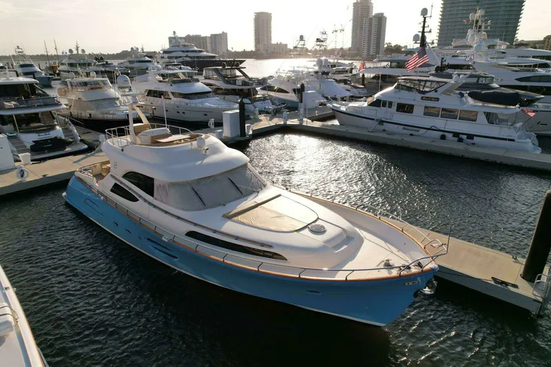Slide: The Image of Mochi Craft 74' Dolphin "Ce Lu" 2006 - 35