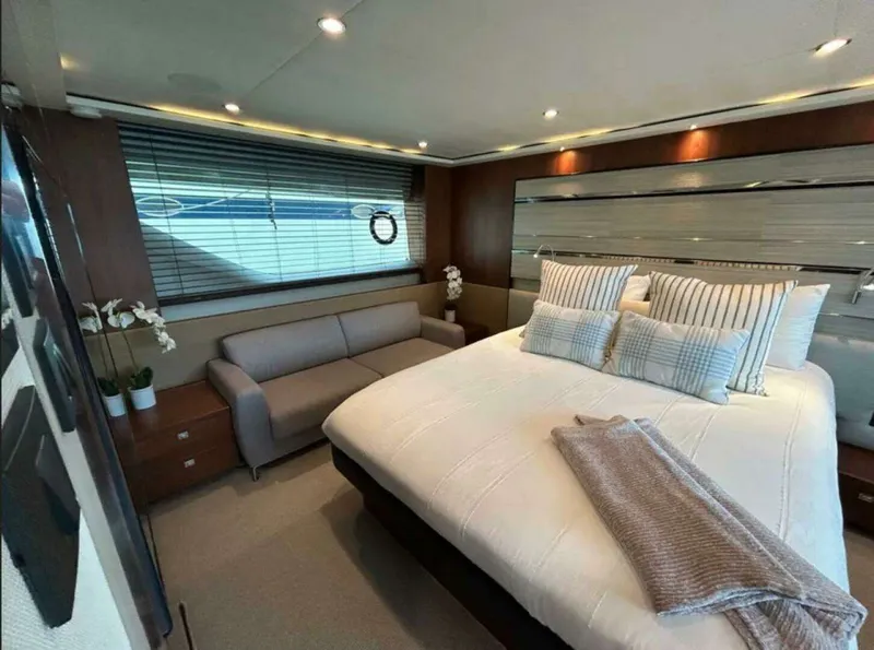 Slide: The Image of Princess S72 "Snowbird" 2014 - 5