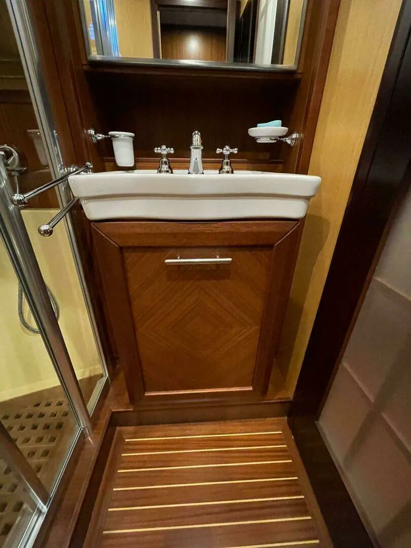 Slide: The Image of Mochi Craft 74' Dolphin "Ce Lu" 2006 - 54