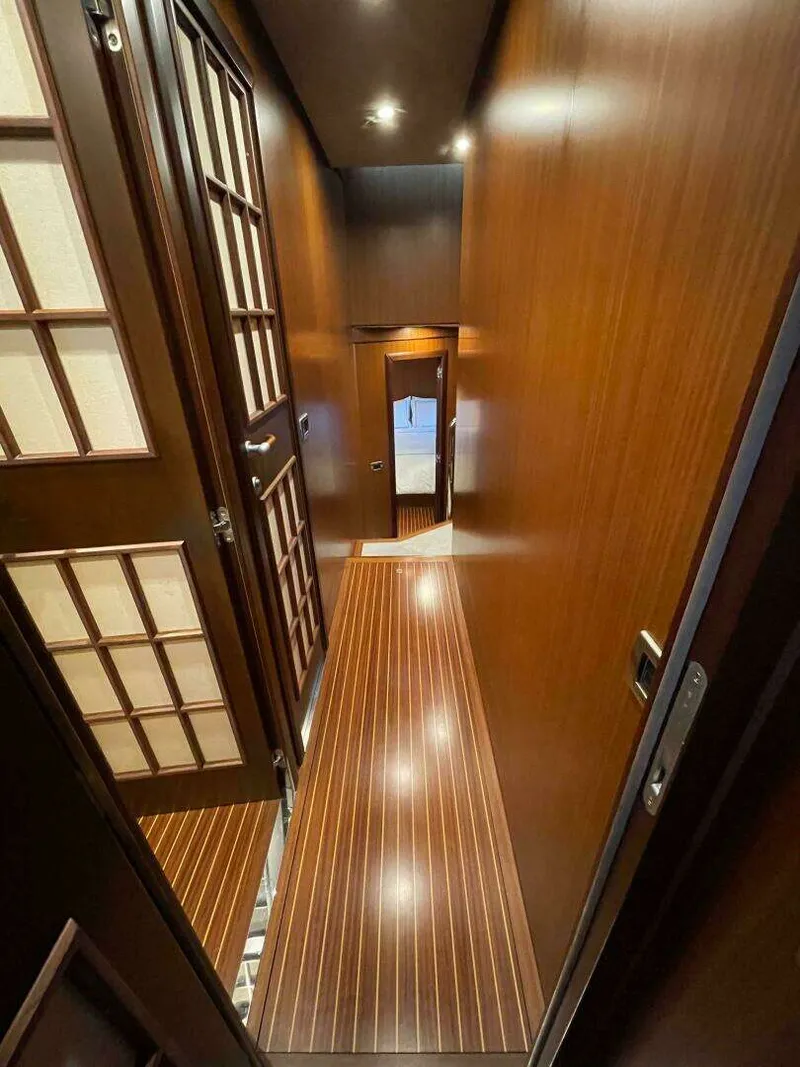 Slide: The Image of Mochi Craft 74' Dolphin "Ce Lu" 2006 - 55