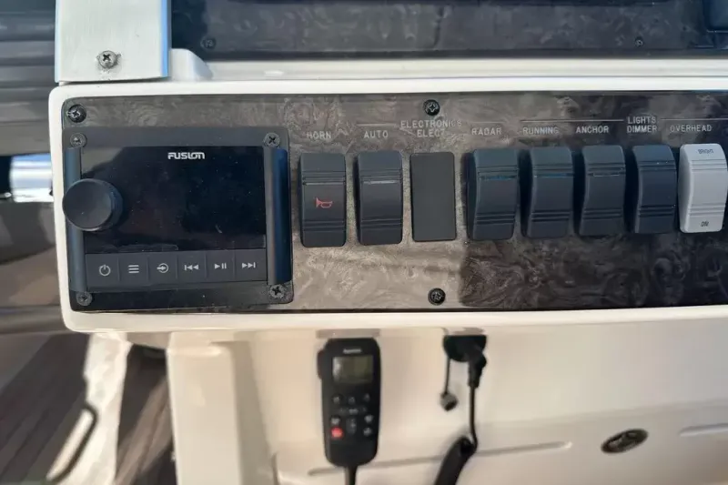 Slide: The Image of Sea Ray 410 SUNDANCER - 19