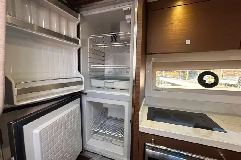 Slide: The Image of Sea Ray 410 SUNDANCER - 28