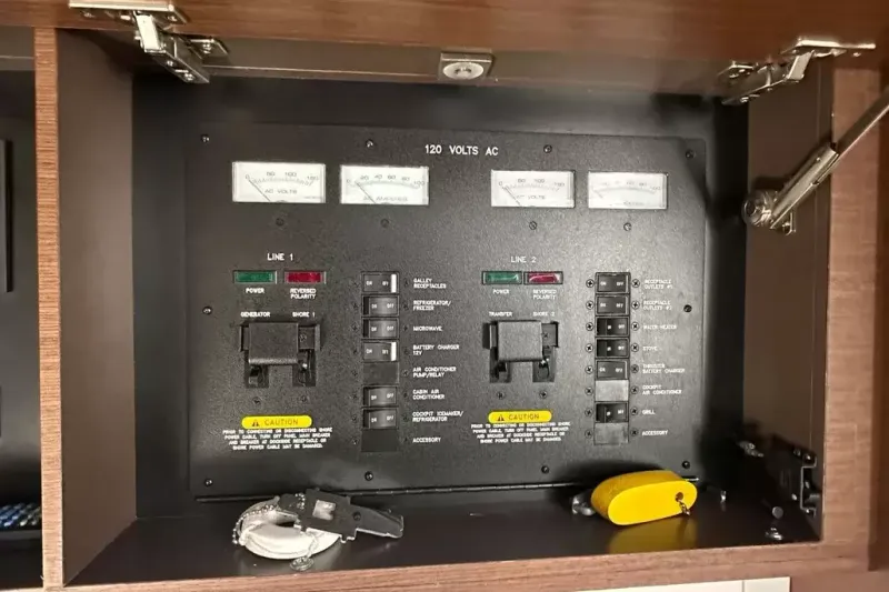 Slide: The Image of Sea Ray 410 SUNDANCER - 33