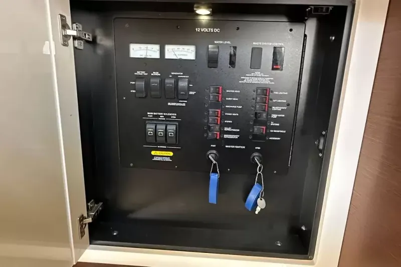 Slide: The Image of Sea Ray 410 SUNDANCER - 34