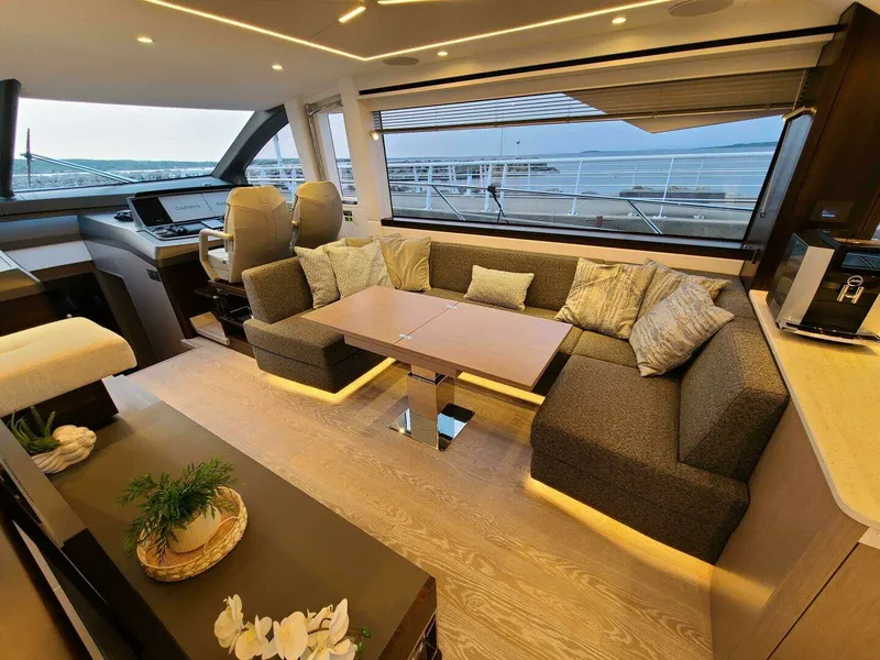 Slide: The Image of Sunseeker 68 Manhattan "Sweet Tina" 2023 - 10