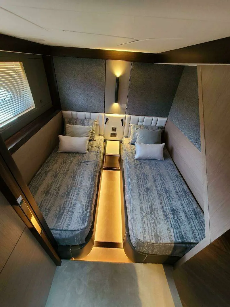 Slide: The Image of Sunseeker 68 Manhattan "Sweet Tina" 2023 - 25