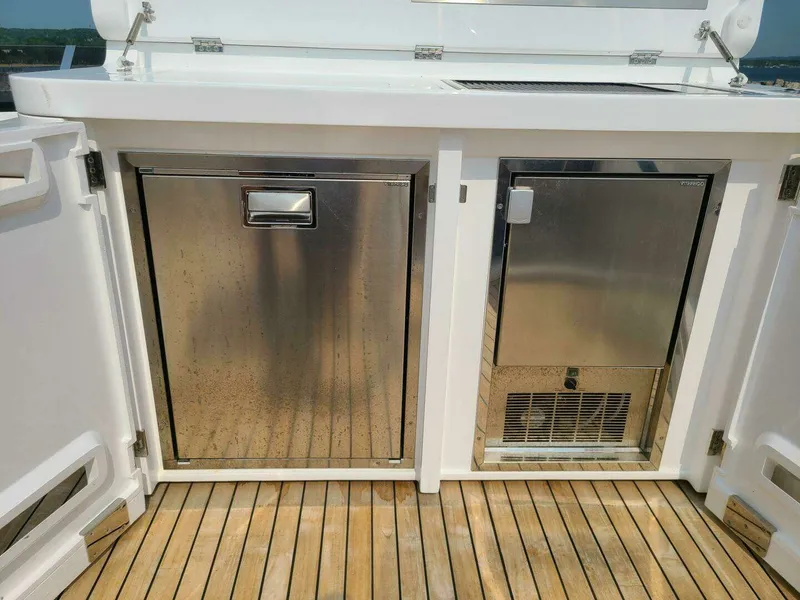 Slide: The Image of Sunseeker 68 Manhattan "Sweet Tina" 2023 - 40