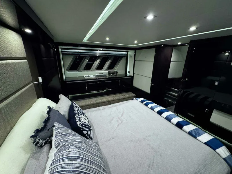 Slide: The Image of Sea Ray L650 Fly "Jeanne Rose" 2018 - 26