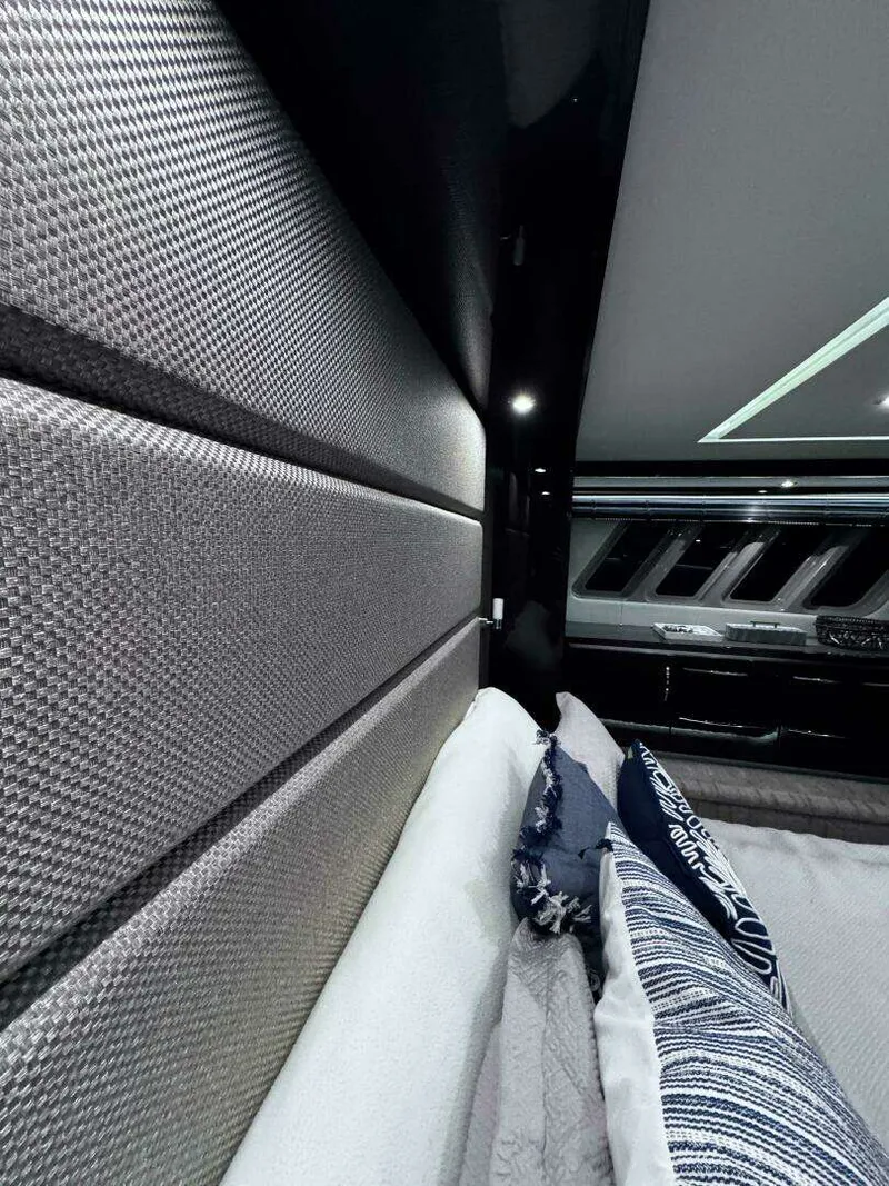 Slide: The Image of Sea Ray L650 Fly "Jeanne Rose" 2018 - 32