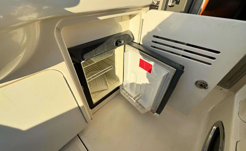 Slide: The Image of Sea Ray 38 SUNDANCER - 11