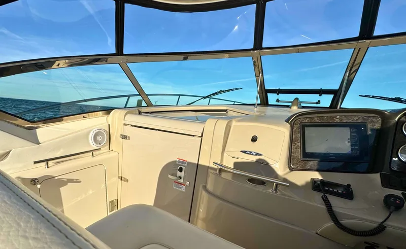 Slide: The Image of Sea Ray 38 SUNDANCER - 14