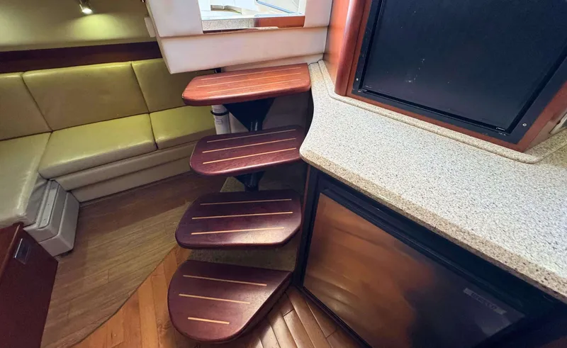 Slide: The Image of Sea Ray 38 SUNDANCER - 26