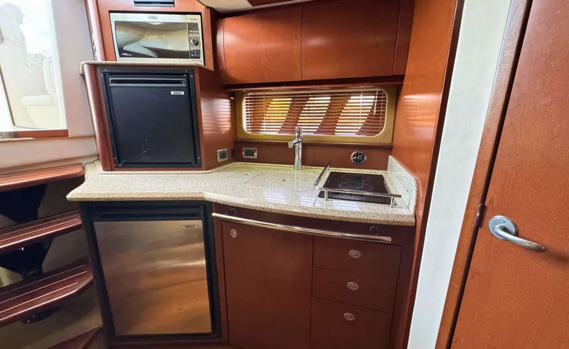 Slide: The Image of Sea Ray 38 SUNDANCER - 27