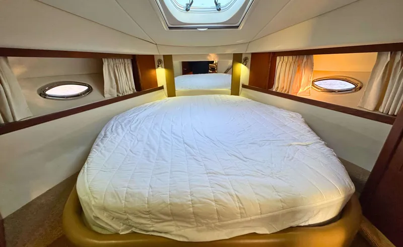 Slide: The Image of Sea Ray 38 SUNDANCER - 40