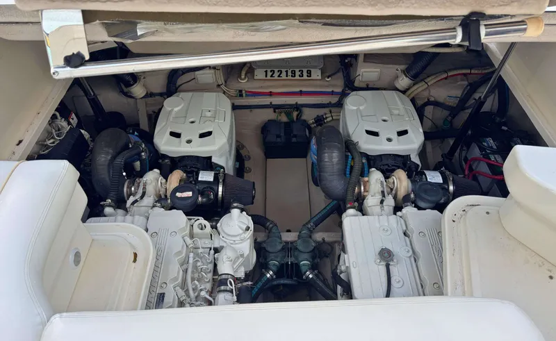 Slide: The Image of Sea Ray 38 SUNDANCER - 56