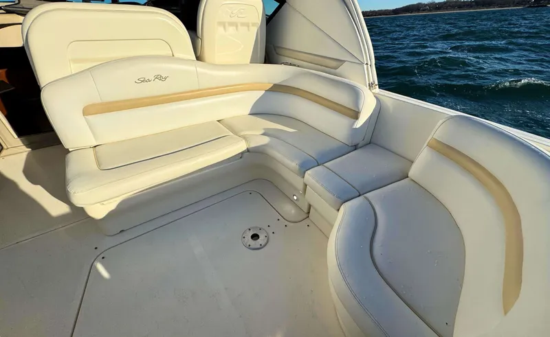 Slide: The Image of Sea Ray 38 SUNDANCER - 8