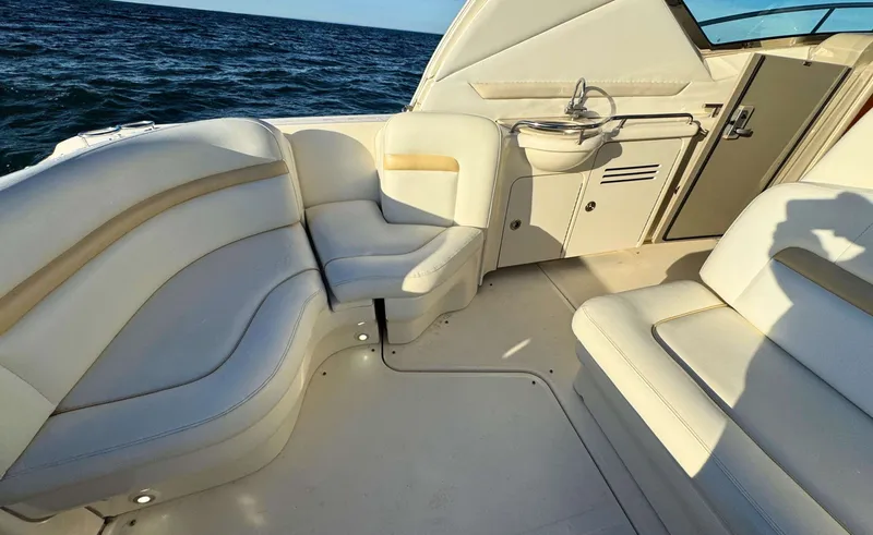 Slide: The Image of Sea Ray 38 SUNDANCER - 9